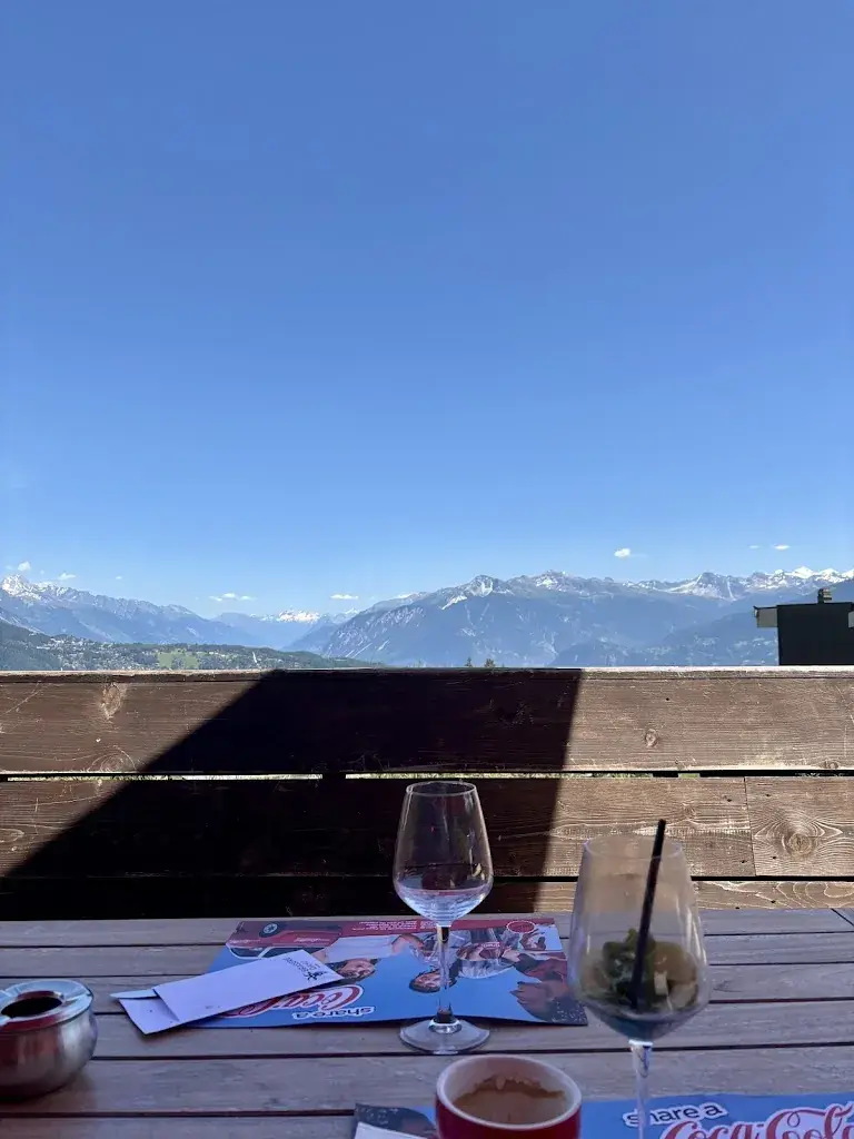 C-Lise Josrolland_Brasserie Dahu_Anzere_review