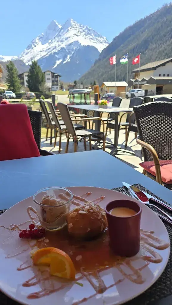 Guillaume Vollet_Café-Restaurant Le Refuge SA_Evolène_review