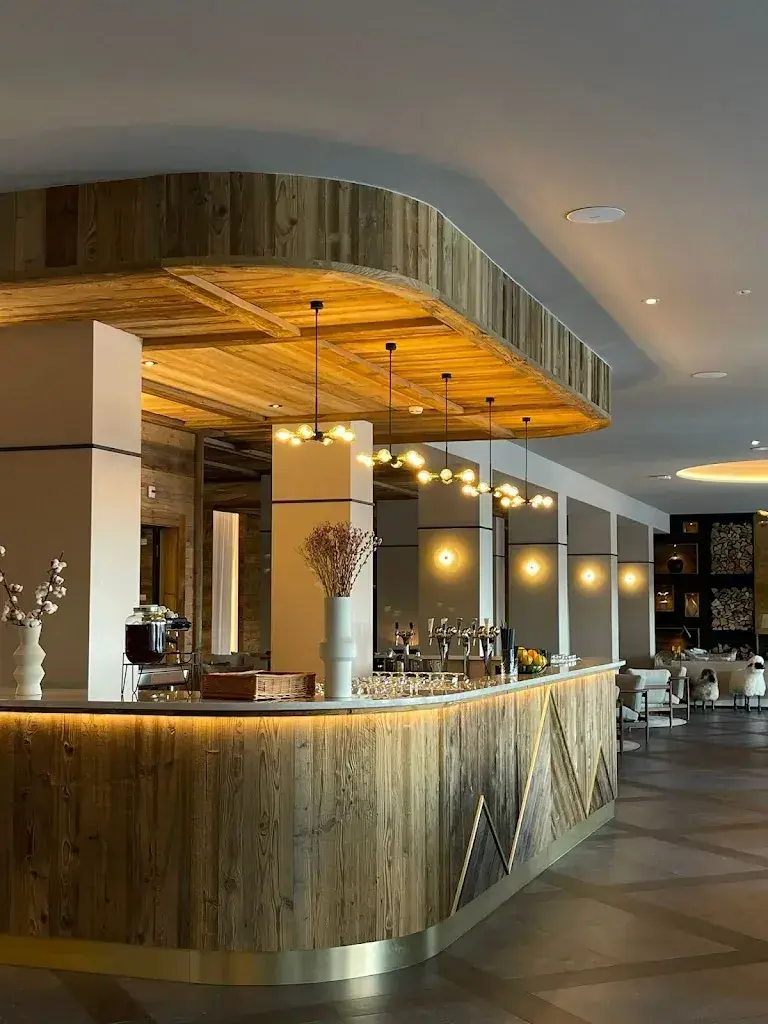 Philip K-A_Eringer Hotel_Hérémence_review