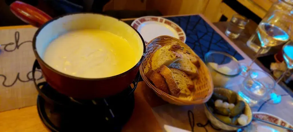 Anita ConDoin_Au Vieux Chalet_Nax_review