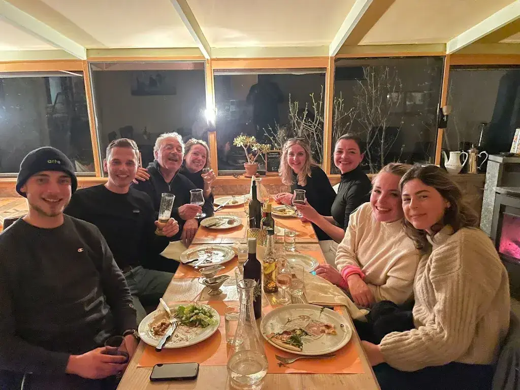 Regins Van Der Hoef_Cafe Surprise_Guttet-Feschel_review