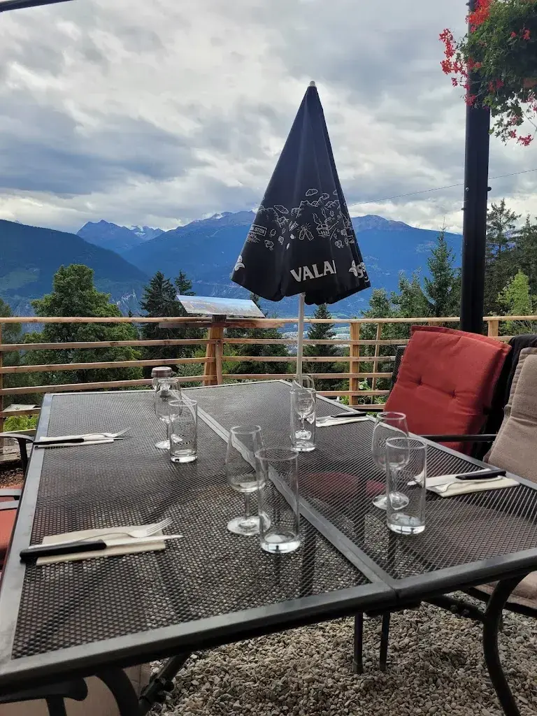 Jutta Rossi_Petit Paradis Frily_Crans-Montana_review