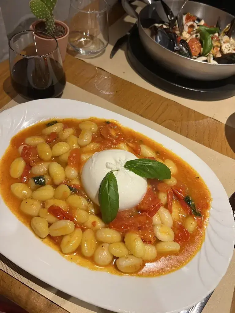 Paulina Hryniewicz_La Trattoria chez Ausilia_Saxon_review
