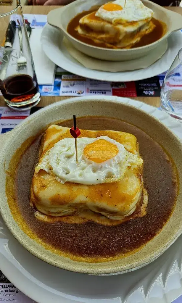 Leandro Dias_Café-Restaurant La Gare_Saxon_review