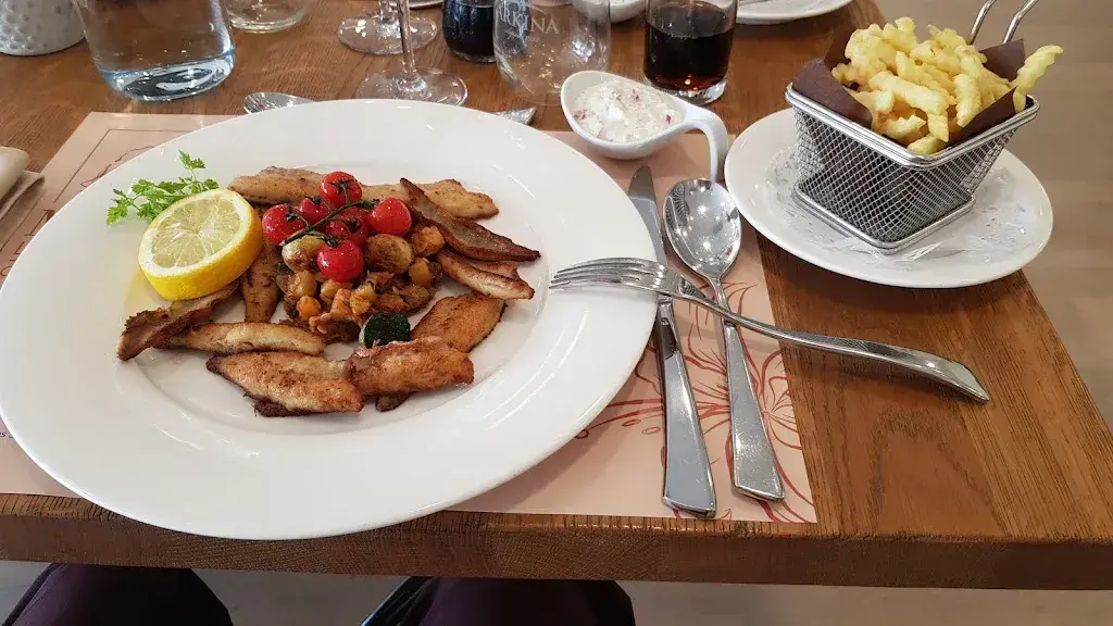 Maurizio Aguzzi_Restaurant Manon les Sources_Saxon_review