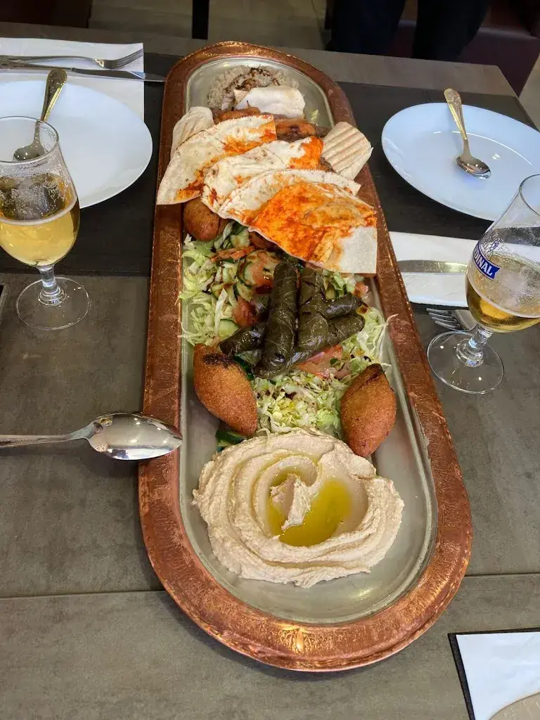 Sarah Imal-Reuse_Café Restaurant Mezze Damas - Buffet à volonté sur réservation_Saxon_review