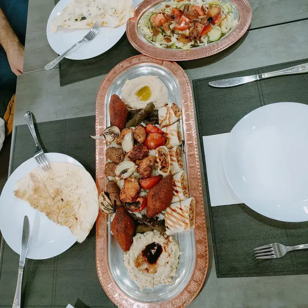 Rewan Hajo_Café Restaurant Mezze Damas - Buffet à volonté sur réservation_Saxon_review