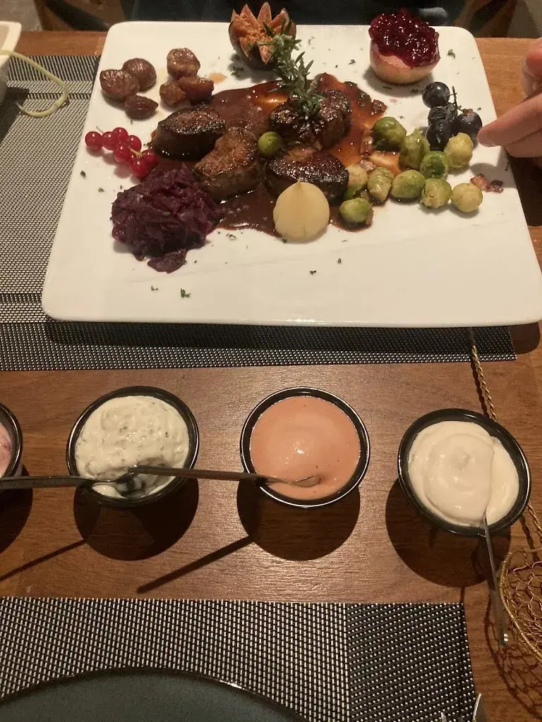 Vladuț_YT boss_Café Restaurant St-Laurent_Saillon_review