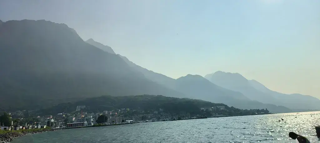 David Henriques_Buvette du camping Rive-Bleue_Port-Valais_review