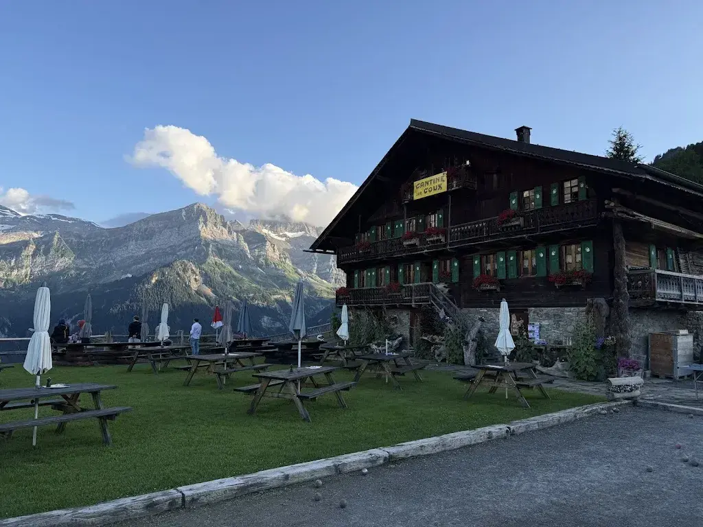 Julian Thompson_Cantine Sur Coux_Champéry_reseña