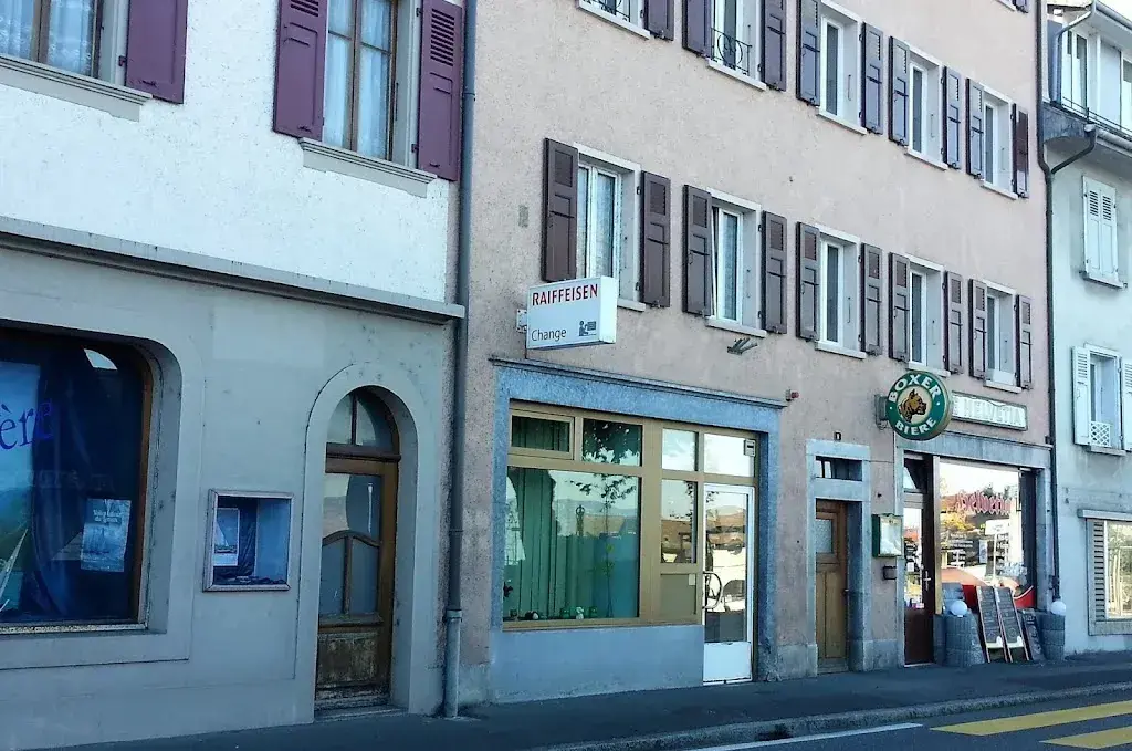 Chang Revaz_Café Helvétia Au 17-17_Saint-Gingolph_review