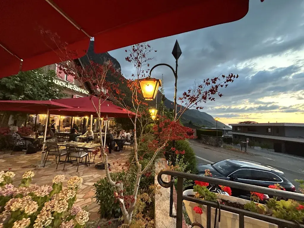 Christopher Wallace_Aux Ducs de Savoie_France_review