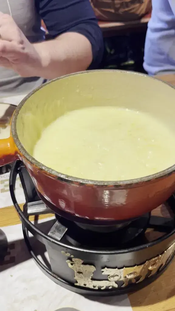 Robin G_Chez Yoyo et Jibi_Les Crosets_review