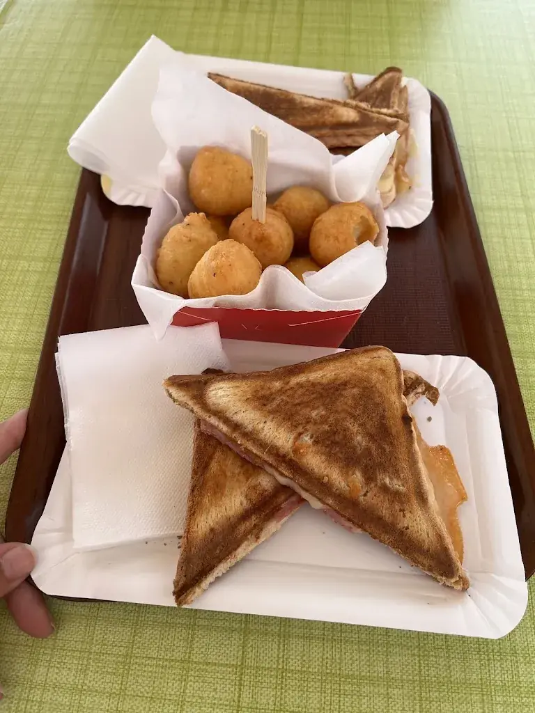 Julay_Chez Marilou - La Buvette, Spécialités aux fromages - Malakoffs - Sandwichs chaud à la raclette du Valais - Fait maison_Vouvry_review