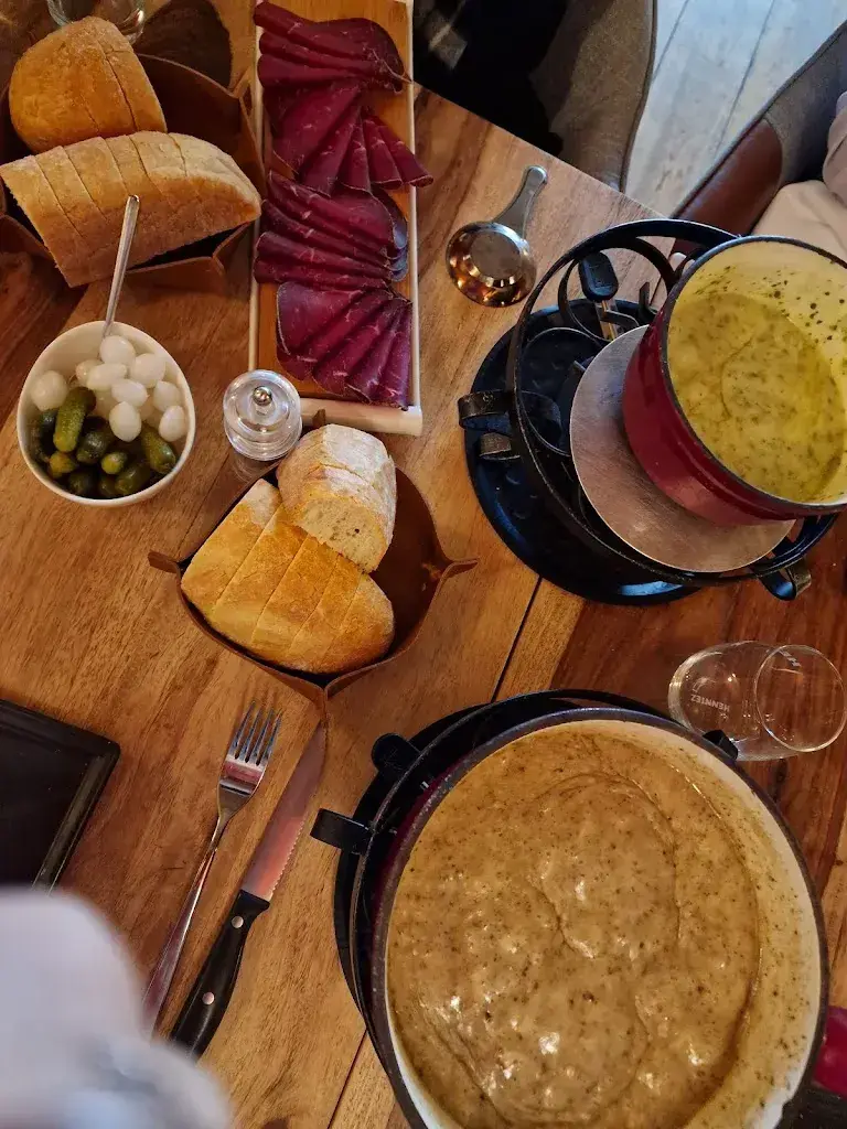 Stephanie Hoang_Bistrot des reines_Champéry_recensione