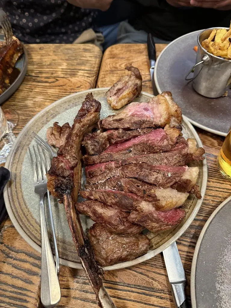 Julian Thompson_At'Home_Champéry_review