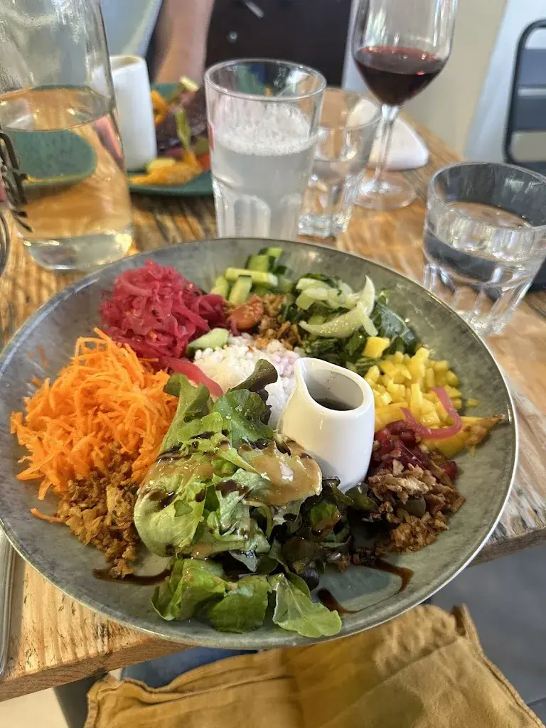 Taylor Greer_At'Home_Champéry_review