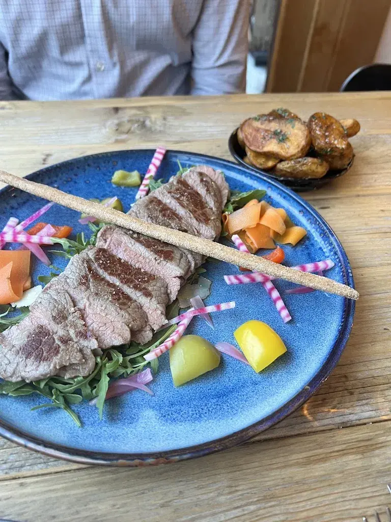 Taylor Greer_Restaurant pizzeria Alta 1874_Champéry_recensione