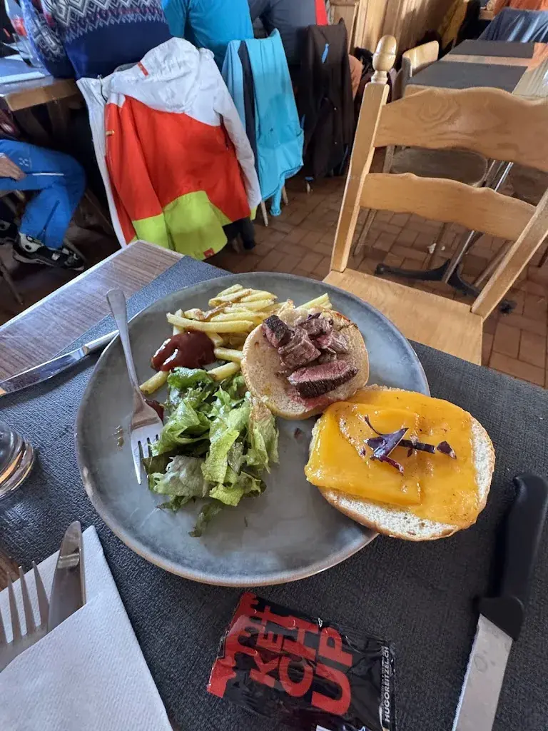 Ben Silva_Refuge Le Chaudron - Restaurants - Bar - Lounge_Champéry_recensione