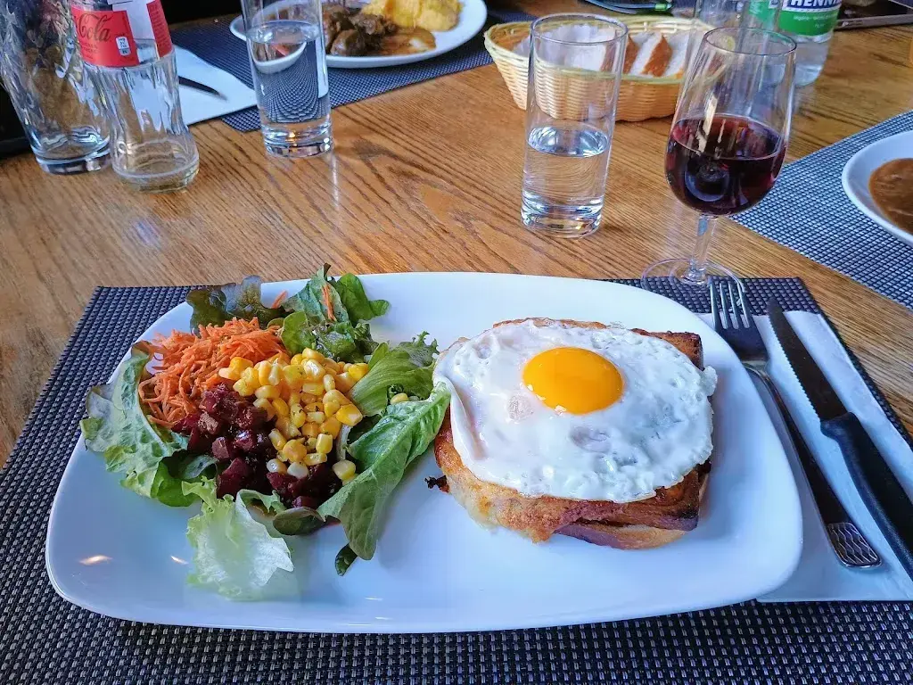 Jennefer Moraes Cordeiro Assad_Bar Le Perroquet_Torgon_review