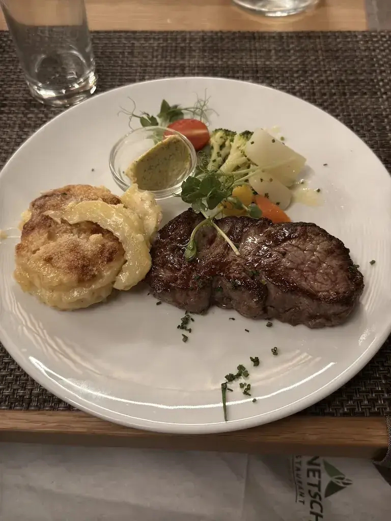 - - (-)_Restaurant Camping Tunetsch_Mörel-Filet_avis