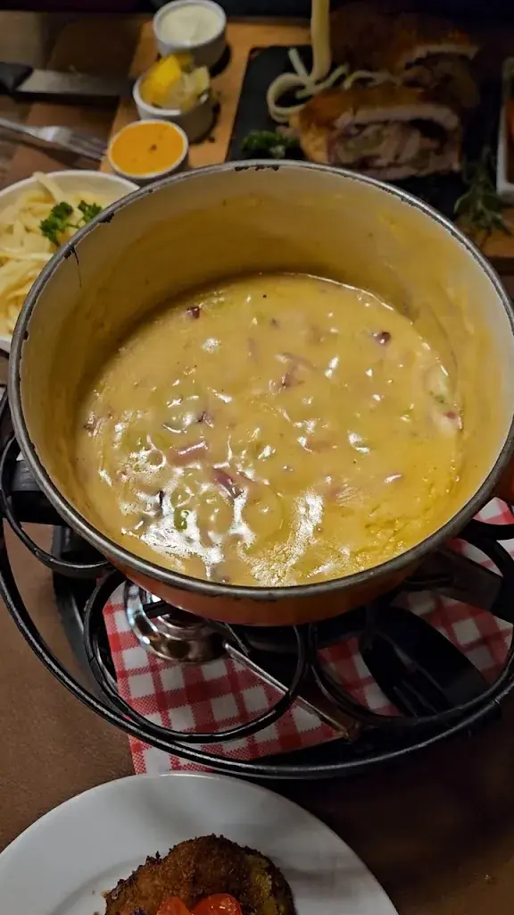 M Guajardo_Dorfkeller_Kippel_avis