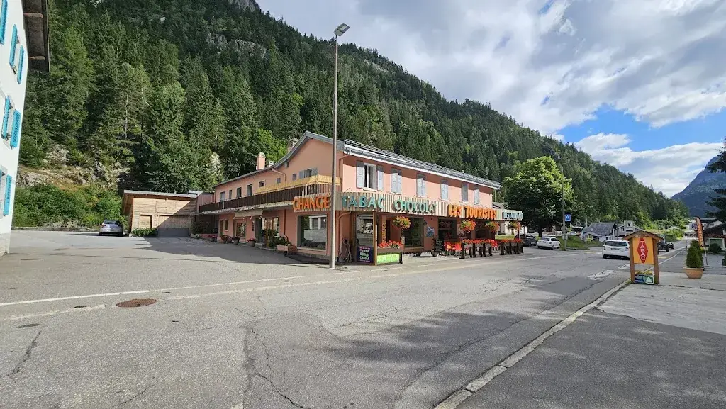 Kelli Mayhew_Les Touristes Châtelard_Le Châtelard_review