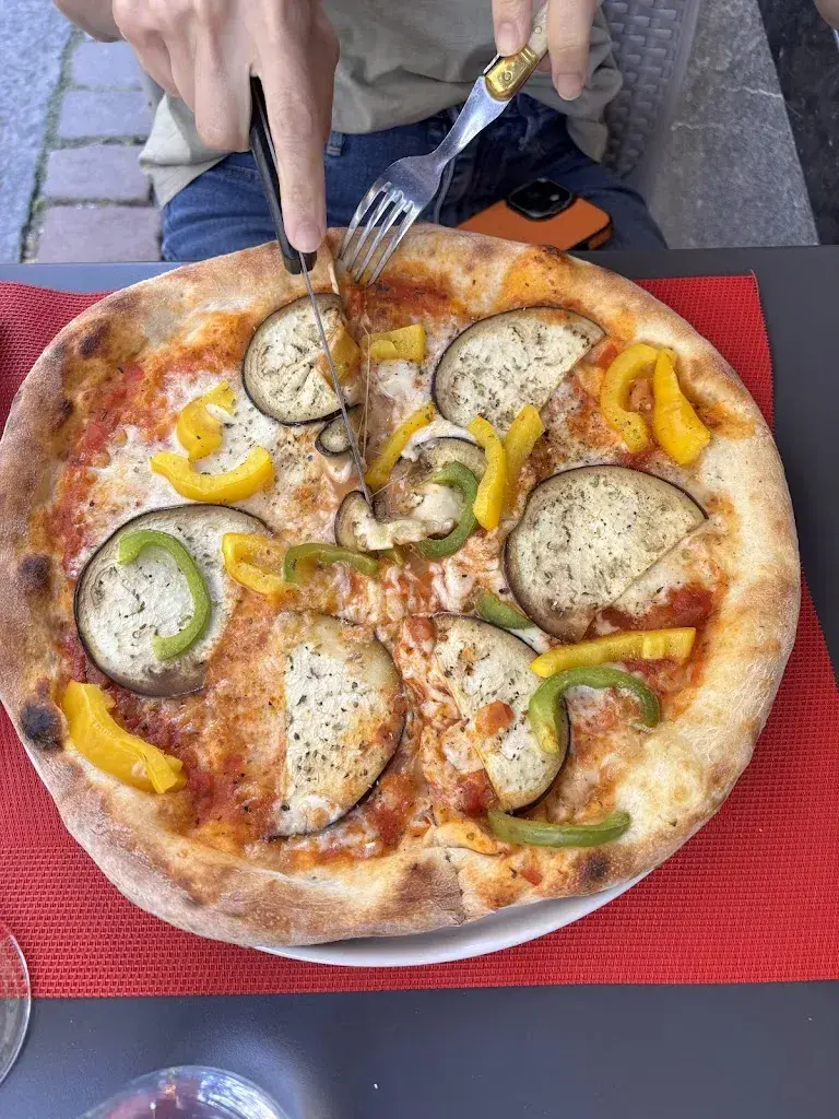 J. Olvera_Restaurant Pizzeria Napoli di Gregorio_Saint-Maurice_review