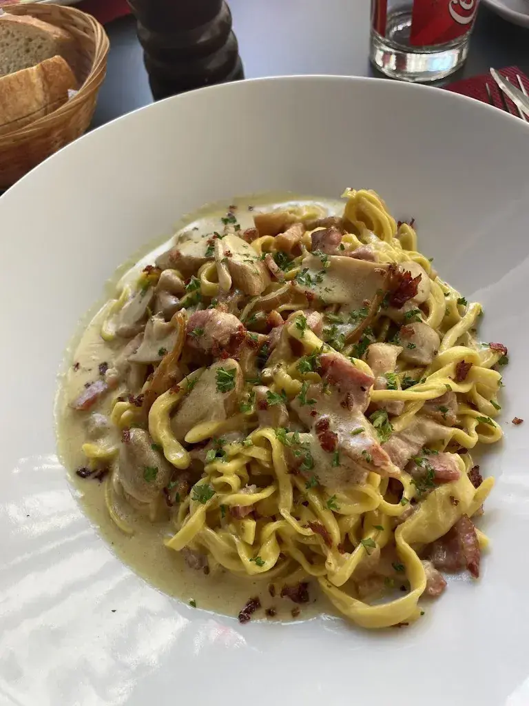 Malena UR_Restaurant Pizzeria Napoli di Gregorio_Saint-Maurice_review