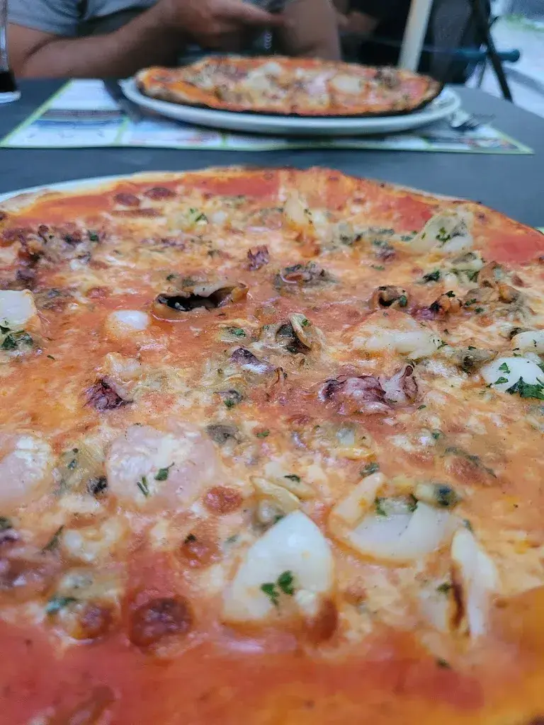 Dhouha Mahfoudhi_Les 3 Tables_Saint-Maurice_review