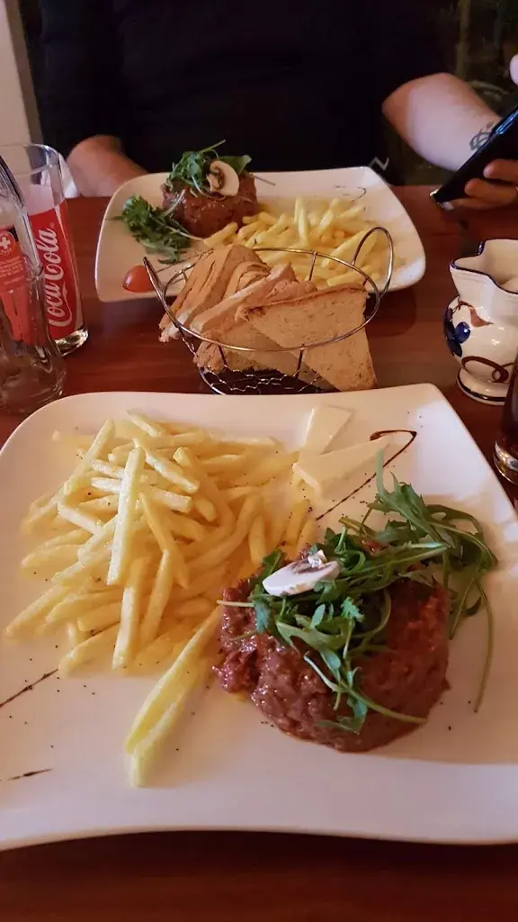 Sarah Débonnaire_Café des Alpes_Grône_review