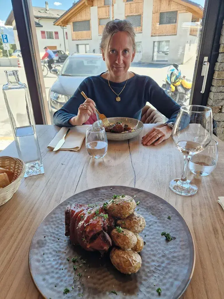 Jean Paul Voyat_Le Vieux Chalet_Lens_review