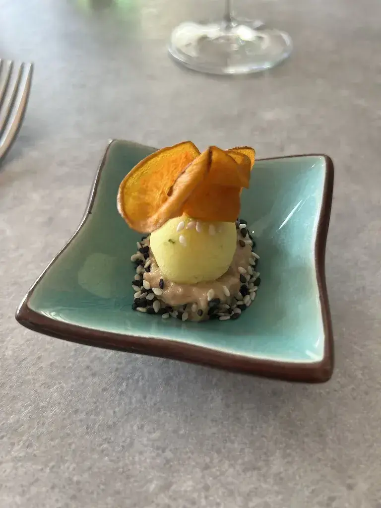 charles pobjoy_Le Monument_Lens_review