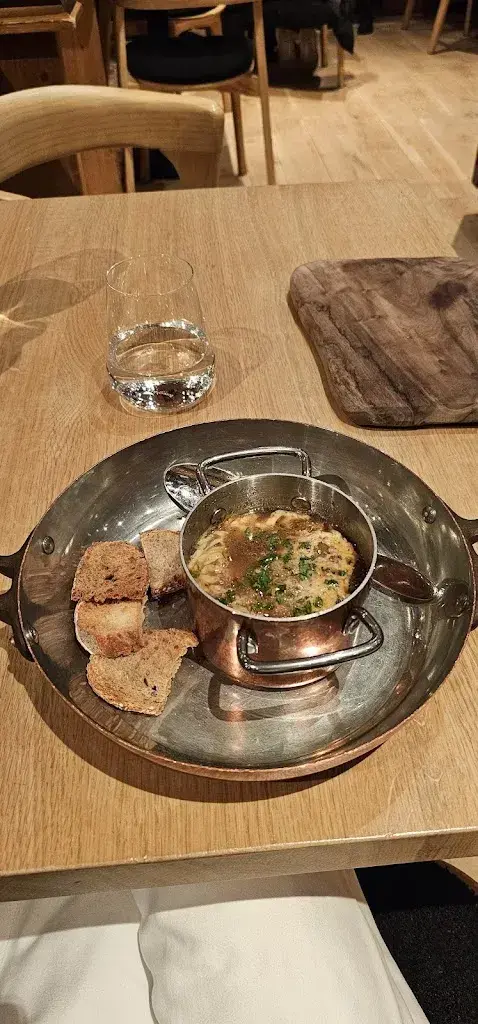 Julie Strain_Gueuleton - Crans-Montana_Crans-Montana_avis