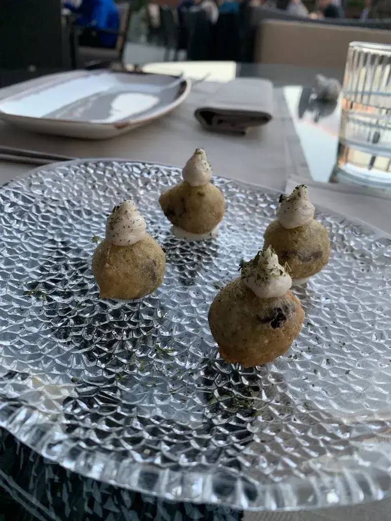 sultan alneaimi_Restaurant FIVE_Crans-Montana_review