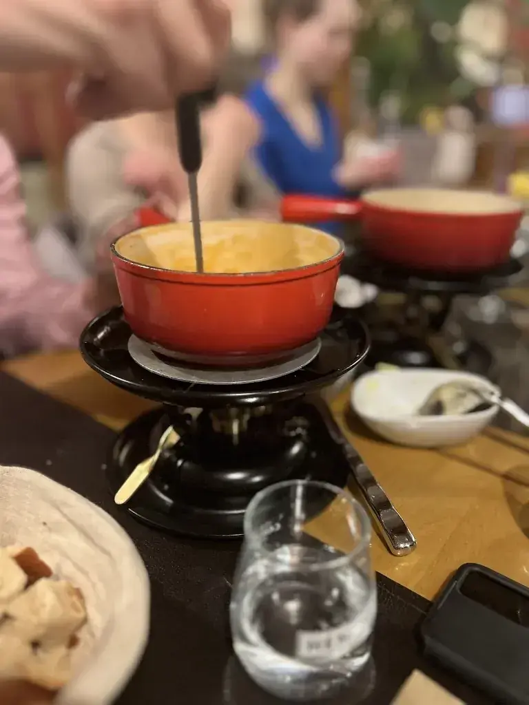 Iva Spajić_Café des Voyageurs Noës_Noës_review