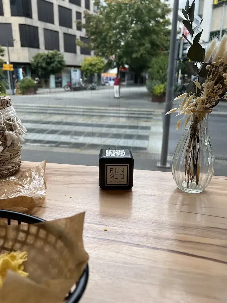 Leif Bertrand_RUNDER Store Visp_Visp_Bewertung