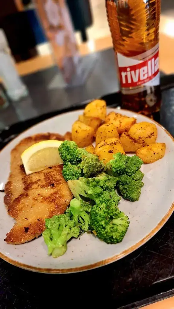 Outdoor Nole (4x4-Globetrotter)_Coop Restaurant Visp Eyholz Center_Visp_avis