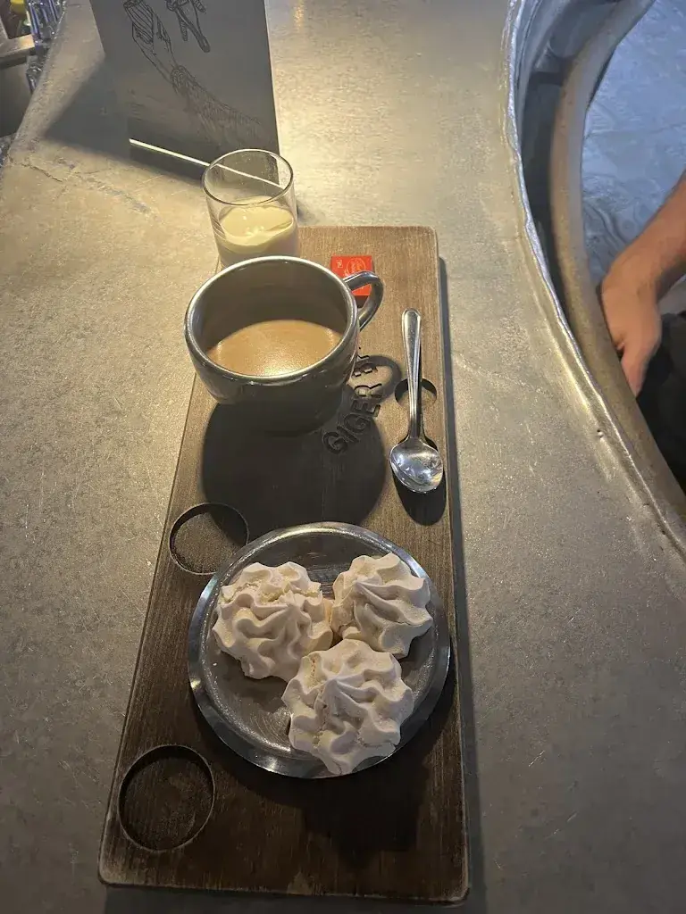 Angela_HR Giger - Bar & Museum_Gruyères_avis