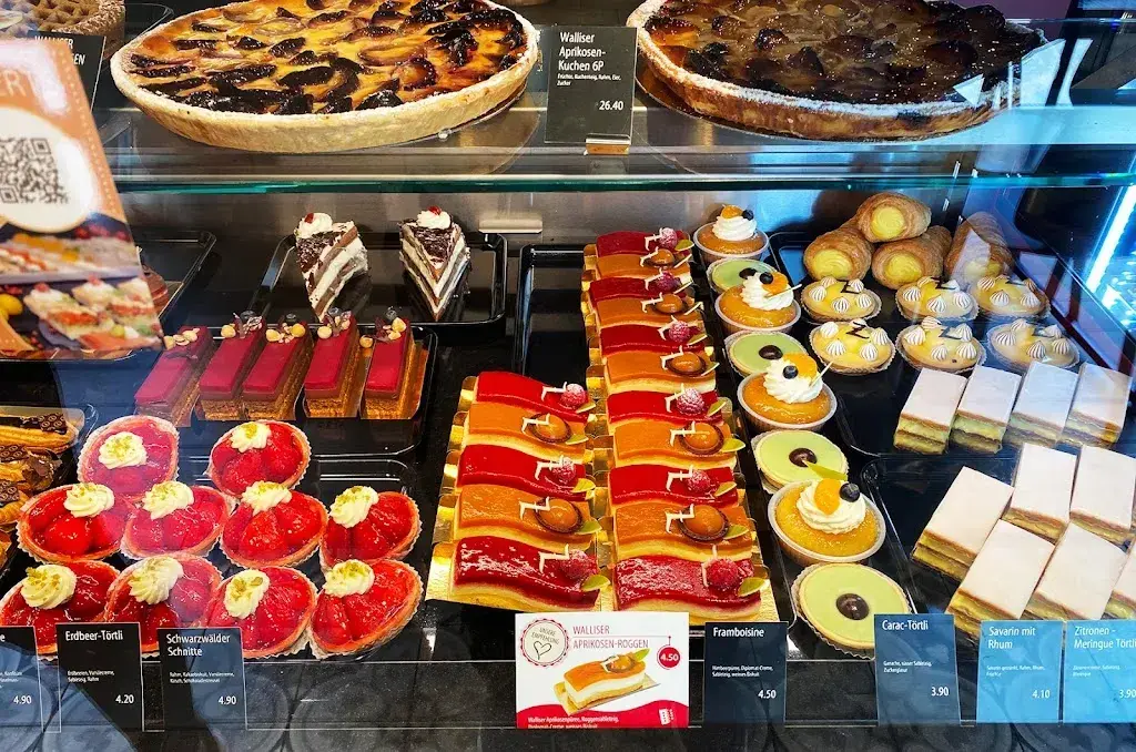 Rene Weisz_Zenhäusern Visp Bahnhof_Visp_review