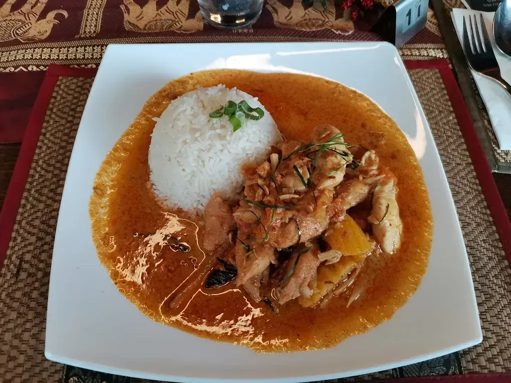 Kenneth Weng_Suphanya Thai Restaurant & Take Away_Visp_avis