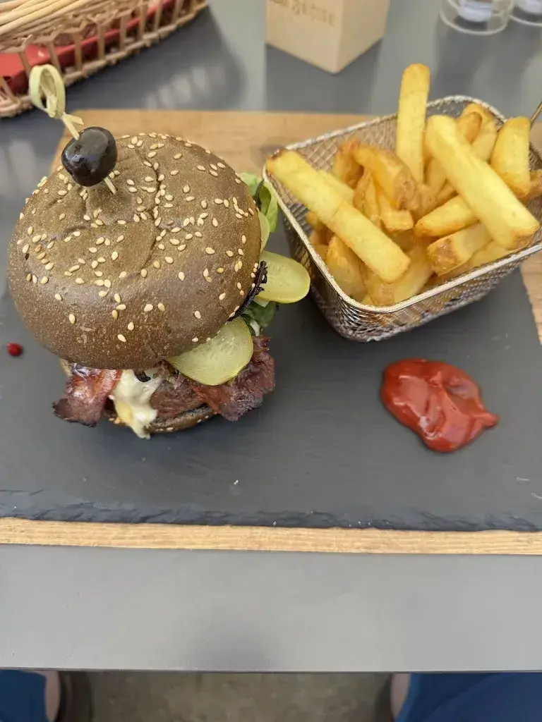 T M_La Ferme_Zinal_review