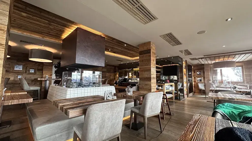 Beat Eichelberger (Bri)_Restaurant - Chandolin Boutique Hotel_Chandolin_review