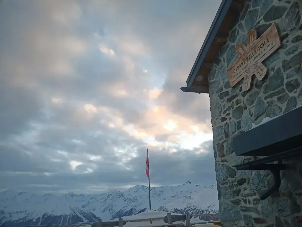 Solal Hohn_Bella Tola hut_Saint-Luc_review