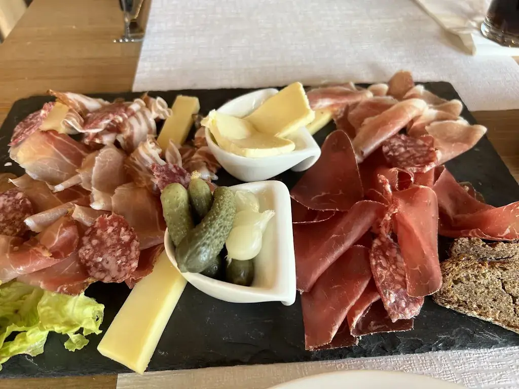 Evi Astuti_TEMPLUM Restaurant & Pizzeria_Grimentz_review