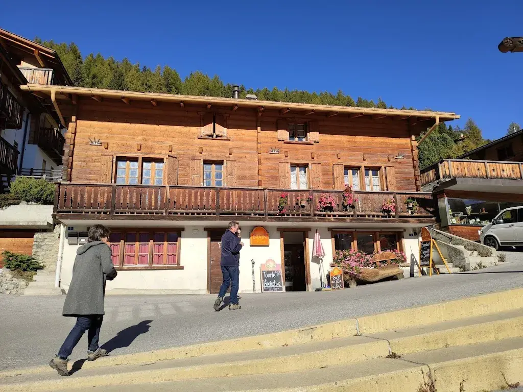 Ervin van Ommeren_Boulangerie - Pâtisserie Salamin de Saint-Luc_Saint-Luc_review