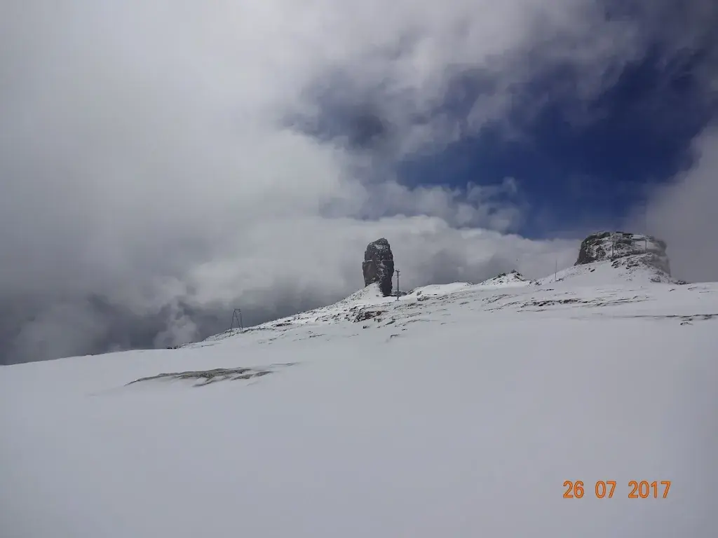 Anne de Giuli_La Quille du Diable, Glacier 3000_Conthey_review