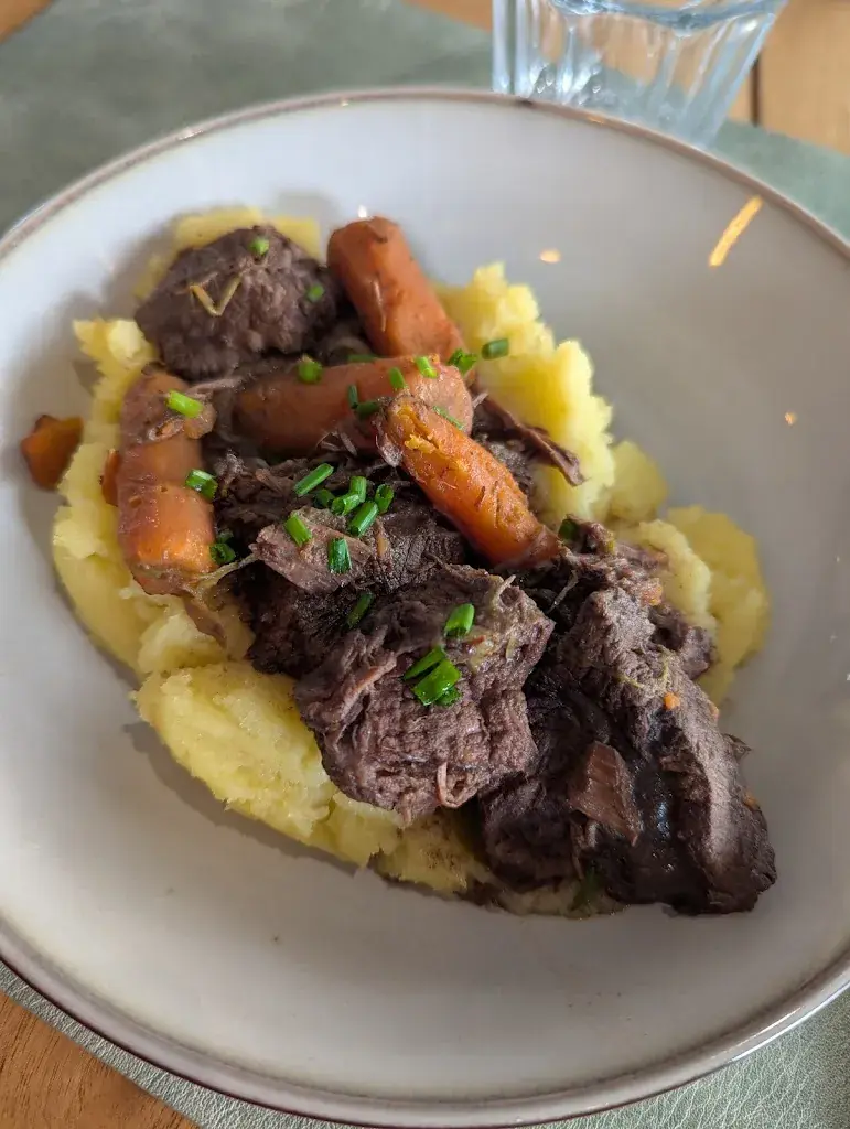 Camille Bernard Jalosky_Bouillon de la Cotsette_Sion_review