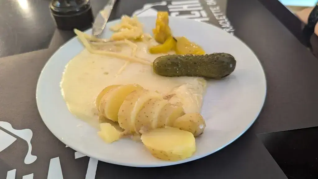 Ian Lewis_Défichiaz- Raclette Bar_Zinal_review