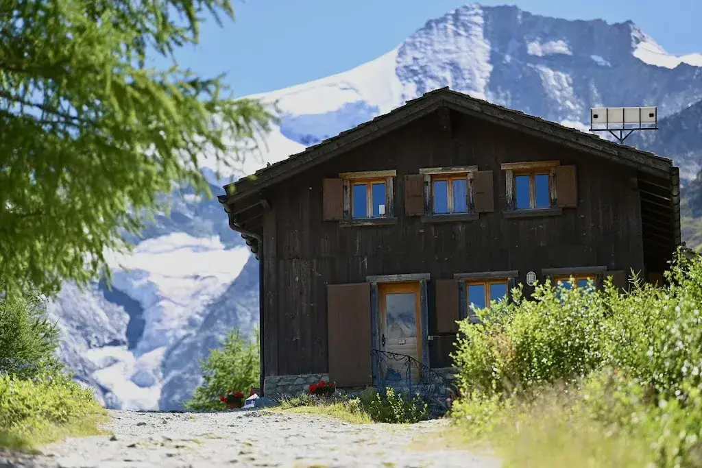 Oleksandr Svyryd_Cabane Petit Mountet_Zinal_review